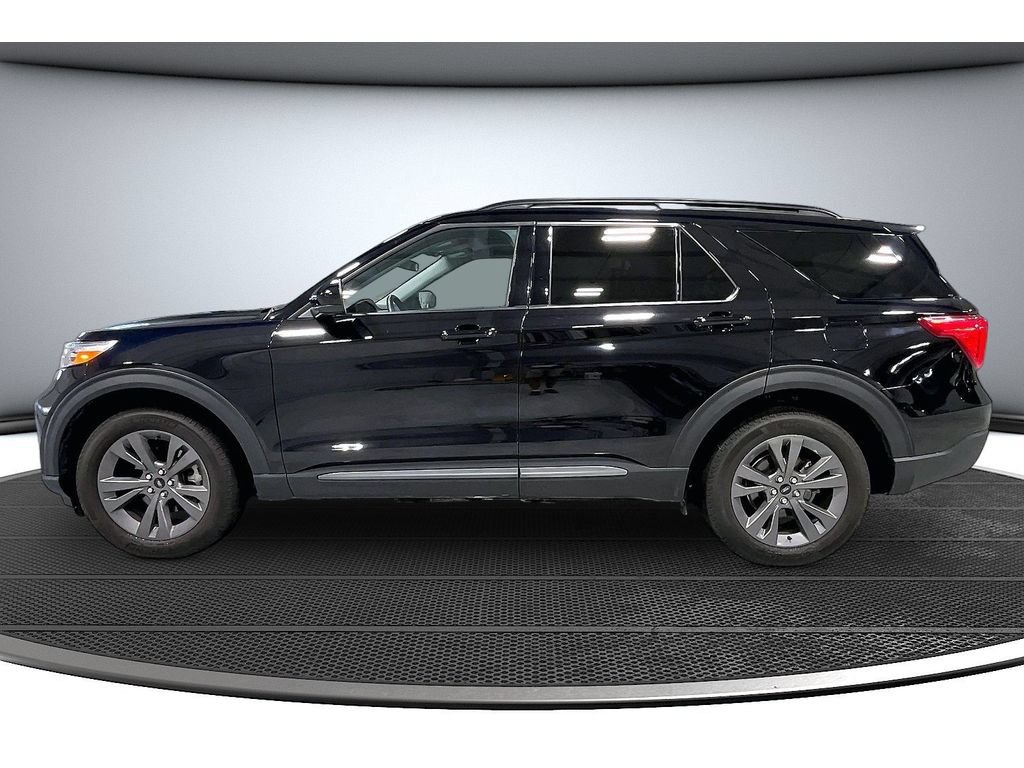 Used 2024 Ford Explorer XLT w/ Equipment Group 202A AWD/4WD image 16