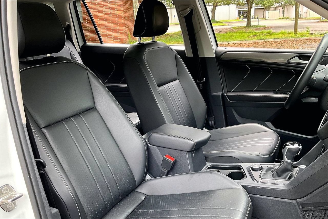 Used 2024 Volkswagen Tiguan SE w/ Panoramic Sunroof Package AWD/4WD image 30