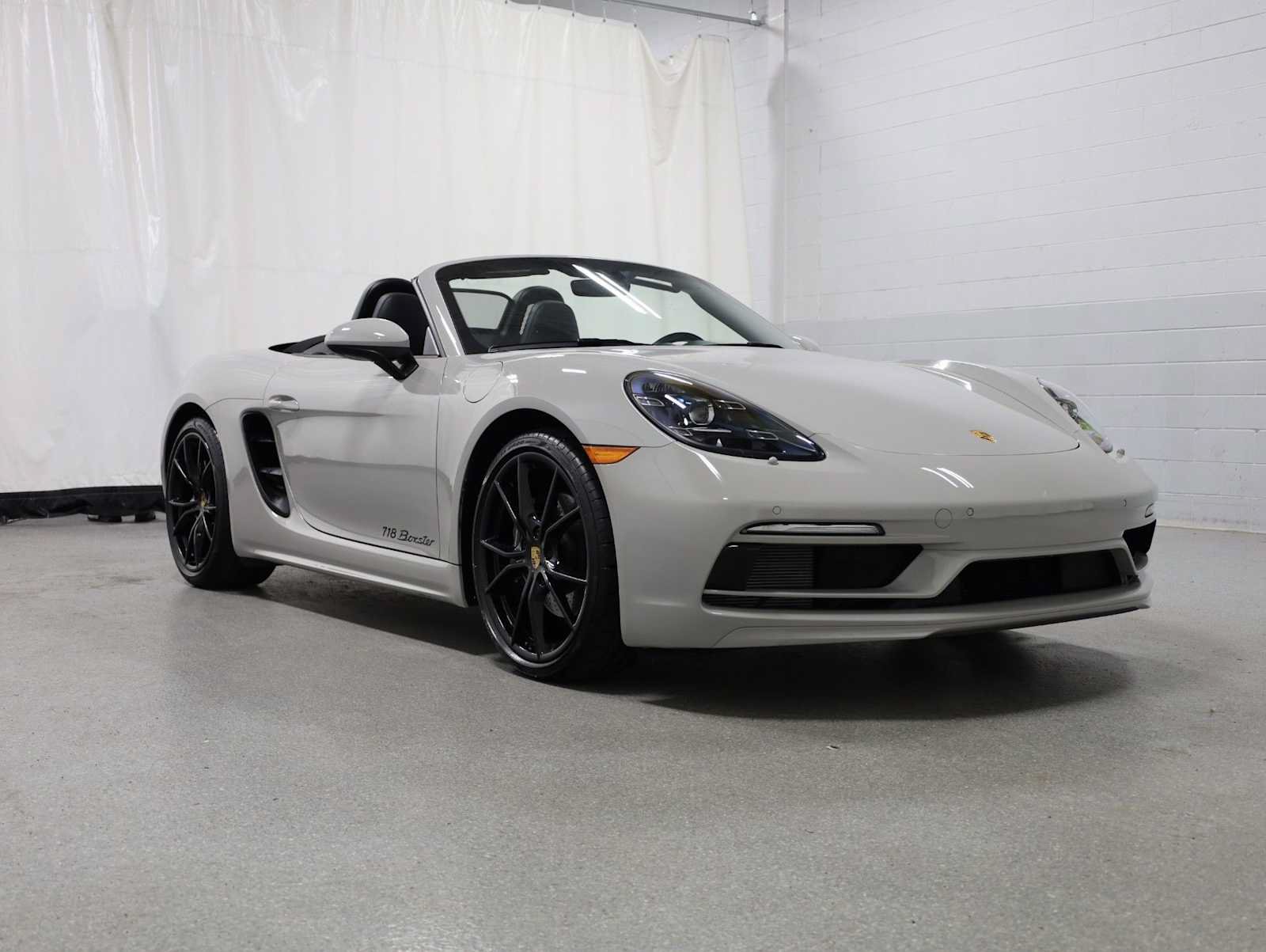 Used 2025 Porsche 718 Boxster RWD image 13