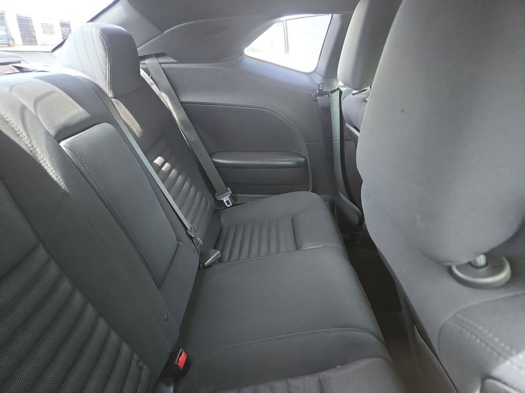 Used 2014 Dodge Challenger SXT RWD image 7
