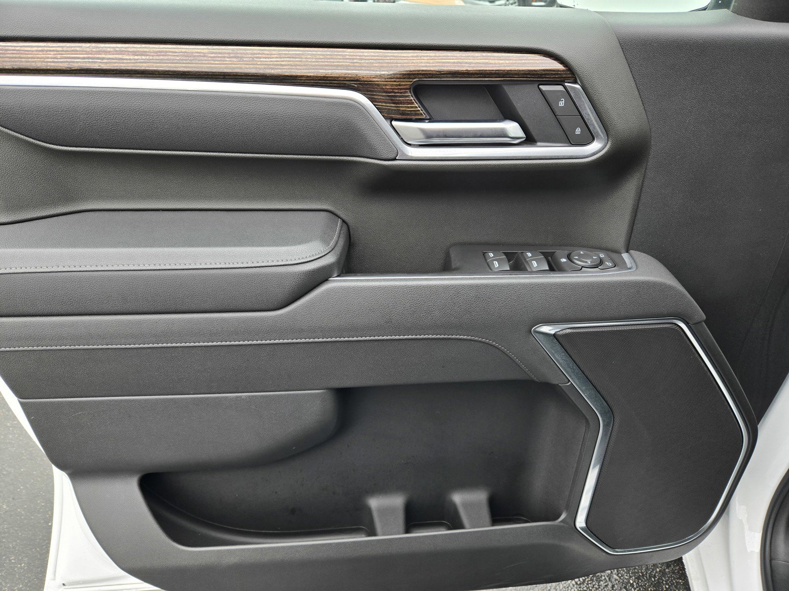 Used 2025 GMC Sierra 1500 Elevation image 16