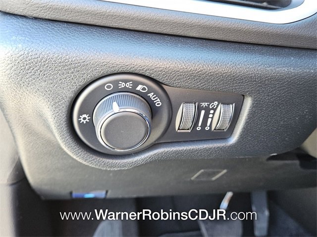 New 2026 Chrysler Voyager LX image 28