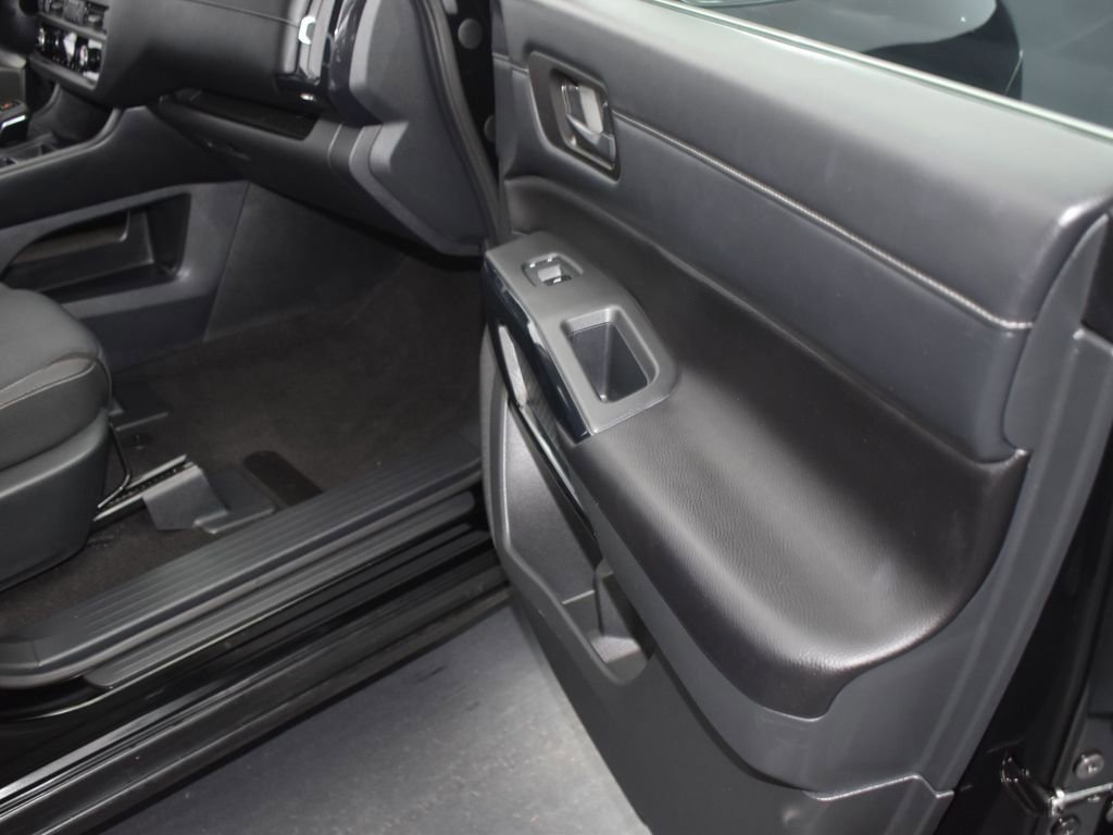 Used 2024 Nissan Pathfinder S AWD/4WD image 18