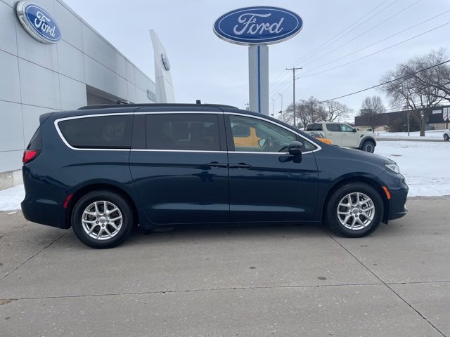 Used 2022 Chrysler Pacifica Touring-L image 17