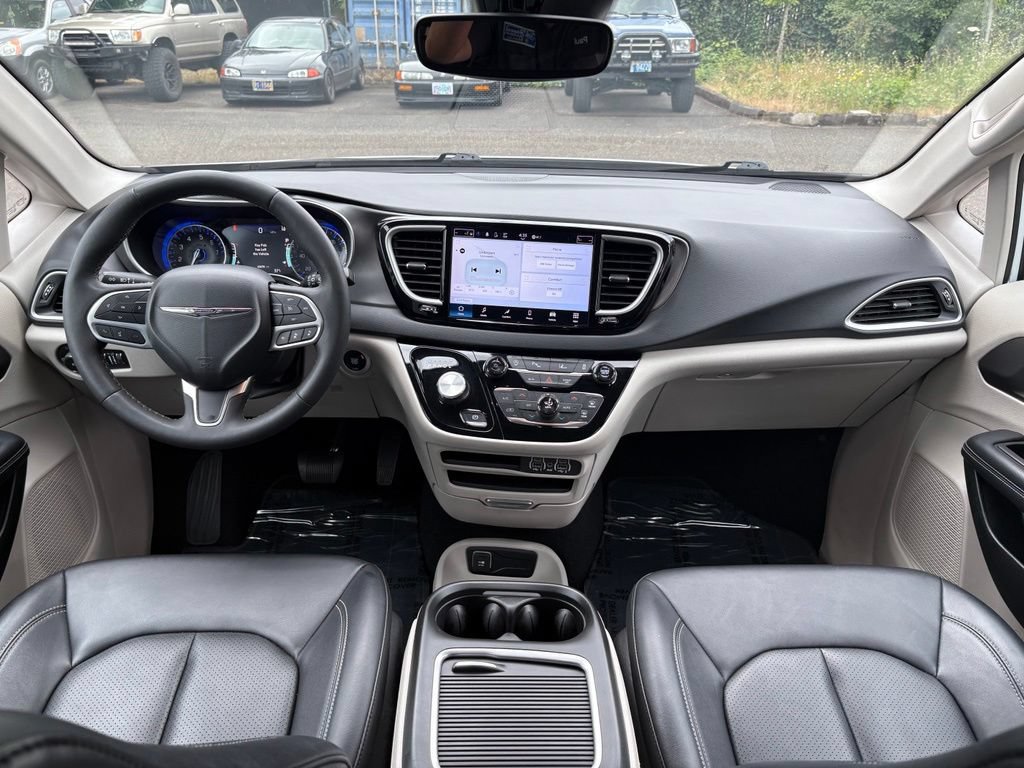 Used 2024 Chrysler Pacifica Touring-L FWD image 24