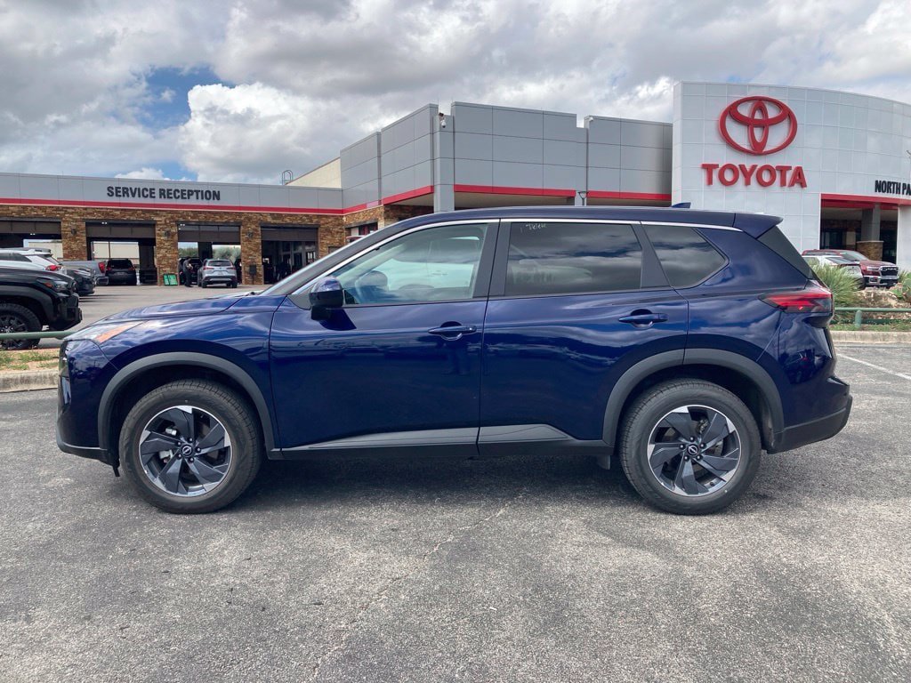 Used 2026 Nissan Rogue SV FWD image 8