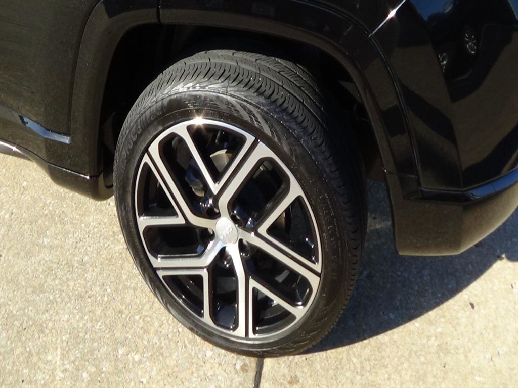 Used 2024 Jeep Compass Limited w/ Elite Group image 9