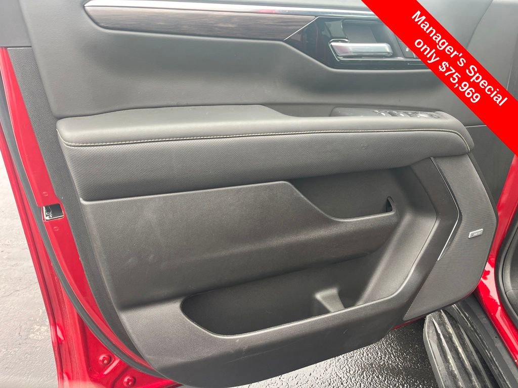 Used 2025 Chevrolet Suburban Premier image 9