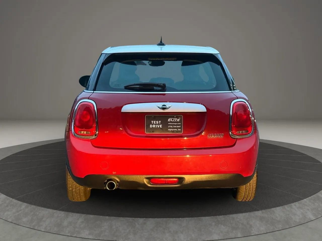 Used 2015 MINI Cooper 4-Door Hardtop image 5