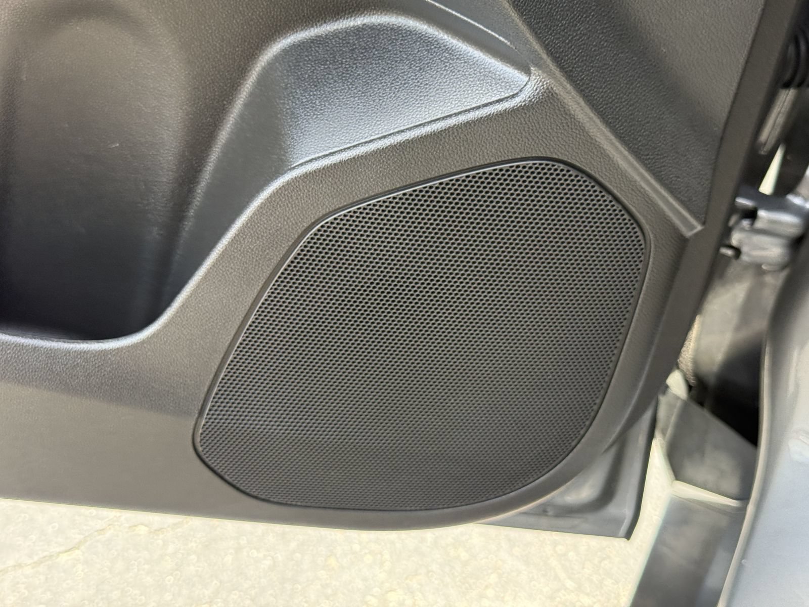 Used 2025 Chevrolet Trax ACTIV w/ Sunroof Package FWD image 21