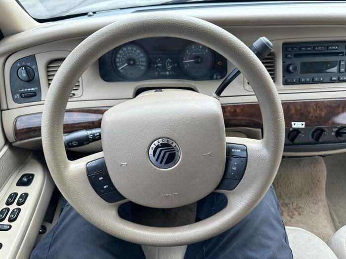 Used 2007 Mercury Grand Marquis GS RWD image 32