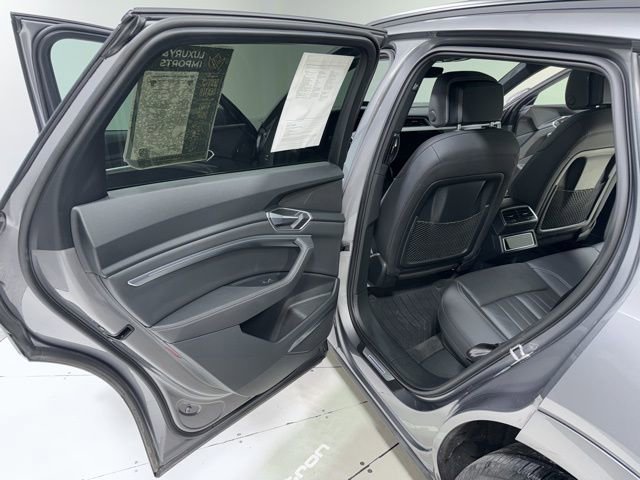 Used 2022 Audi e-tron Premium Plus w/ Premium Plus Package image 23