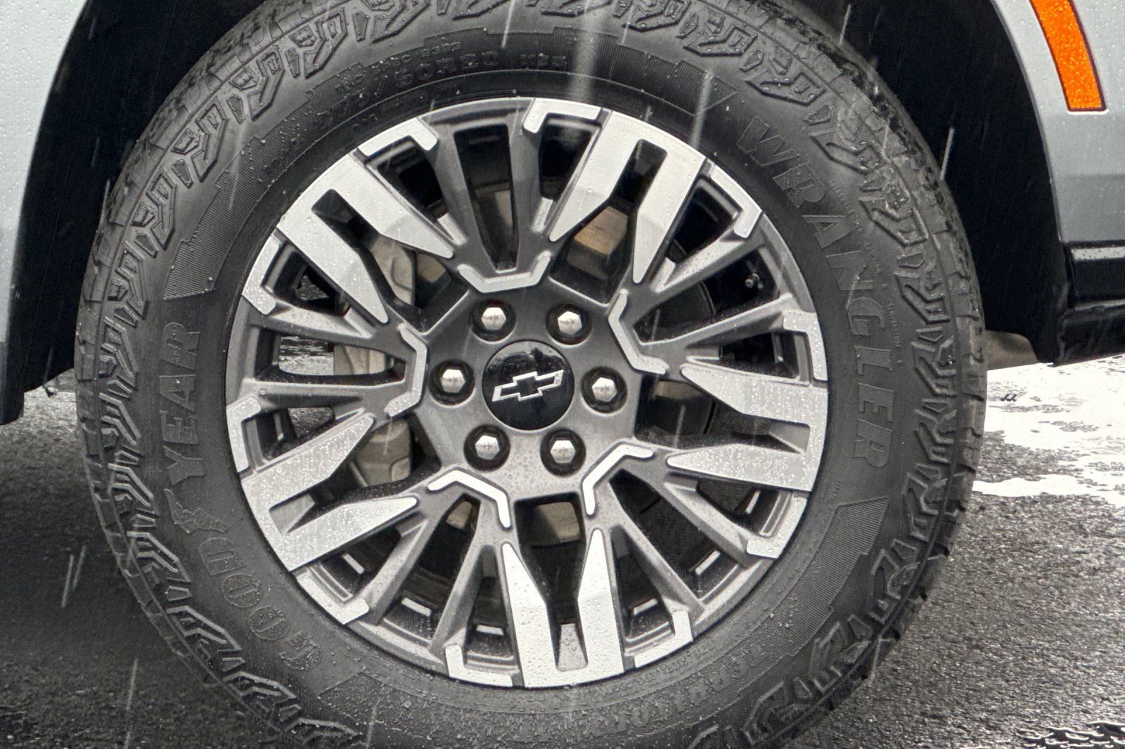 Used 2025 Chevrolet Suburban Z71 AWD/4WD image 39