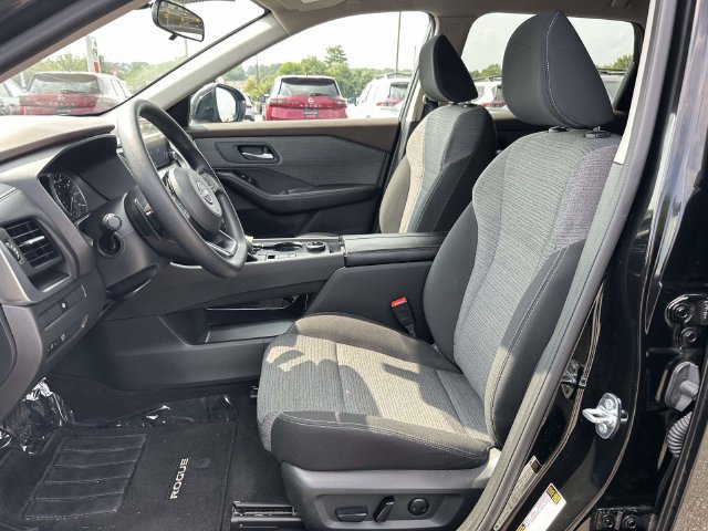 Used 2023 Nissan Rogue SV AWD/4WD image 16