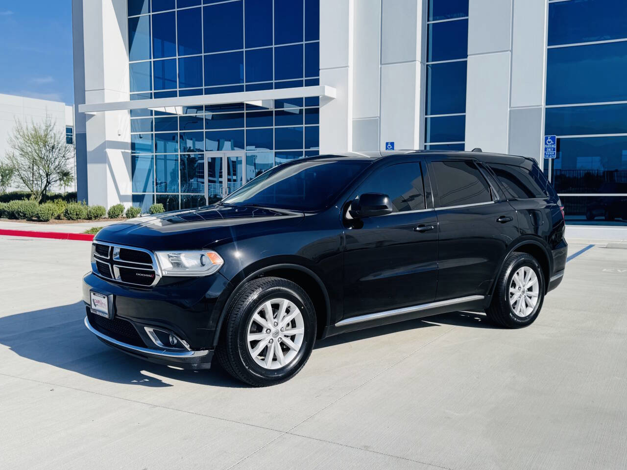 Used 2019 Dodge Durango SXT w/ 3rd Row Seating Group image 1