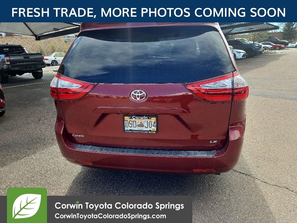 Used 2019 Toyota Sienna LE w/ Carpet Mat Package FWD image 8