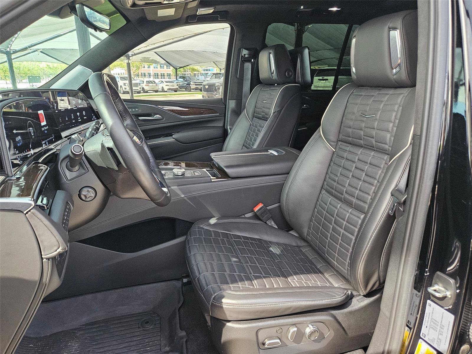 Used 2024 Cadillac Escalade Sport Platinum w/ LPO, ONYX Package AWD/4WD image 25
