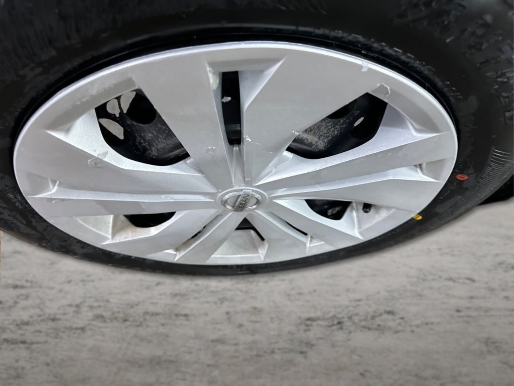 Used 2018 Nissan Versa Note SV FWD image 16