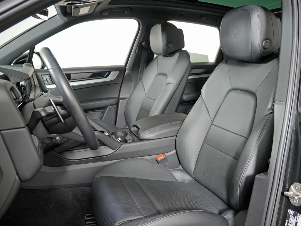 Certified 2024 Porsche Cayenne AWD/4WD image 5