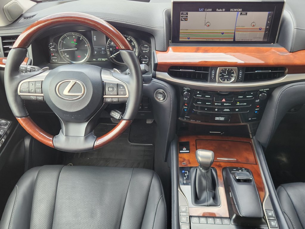 Used 2020 Lexus LX 570 4WD w/ 3rd Row & Luxury Pkg image 27