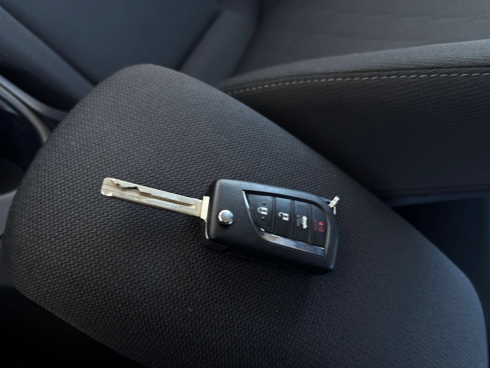 Used 2025 Toyota Corolla LE FWD image 21