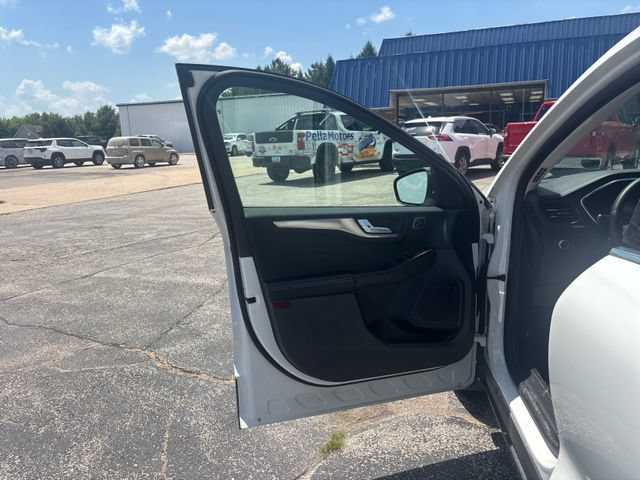 Used 2022 Ford Escape Titanium w/ Class II Trailer Tow Package AWD/4WD image 19