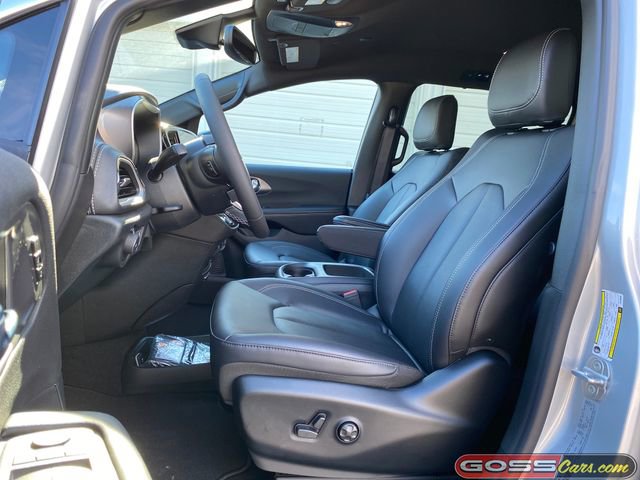 New 2026 Chrysler Pacifica Select FWD image 24