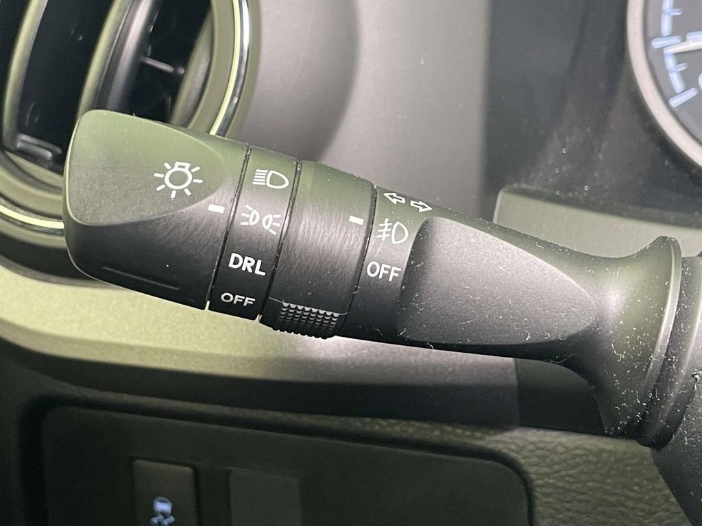Used 2020 Toyota Tacoma TRD Sport AWD/4WD image 30