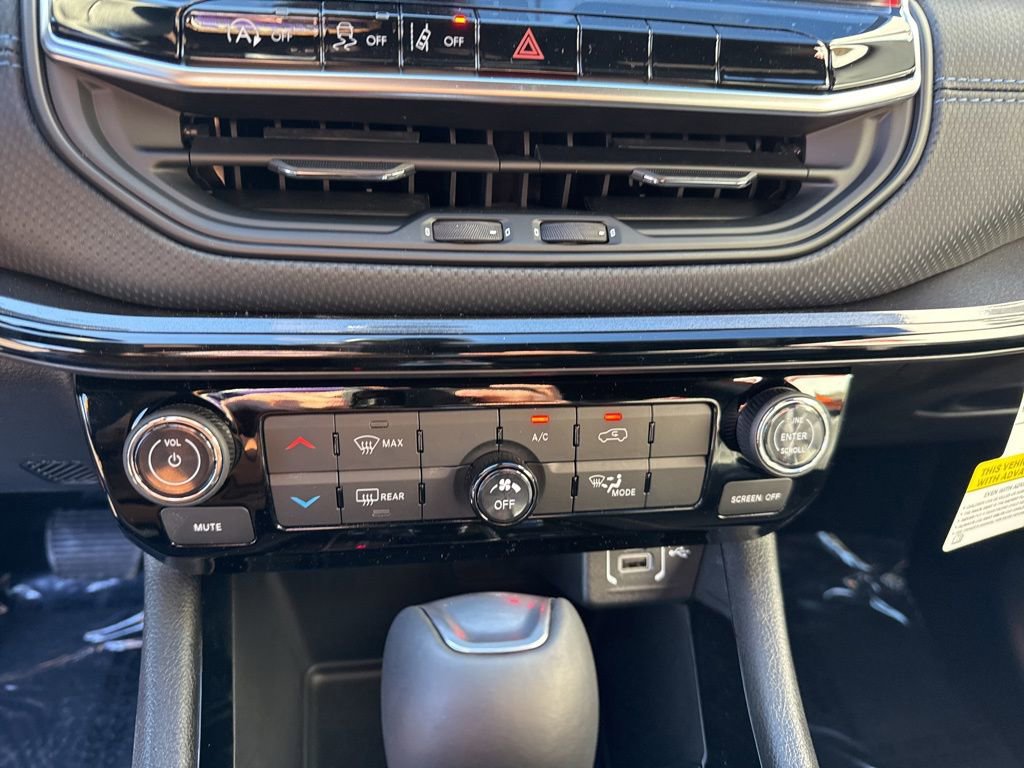 New 2026 Jeep Compass Latitude AWD/4WD image 18