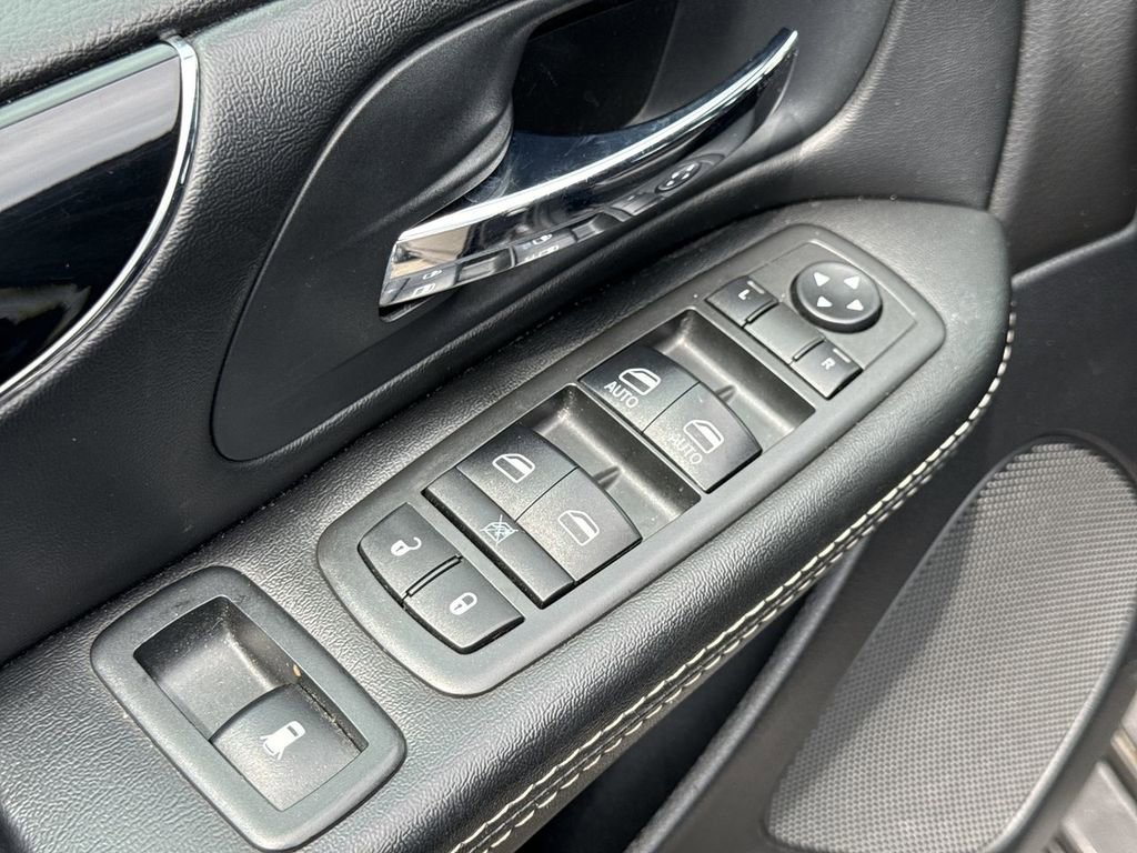 Used 2019 Dodge Grand Caravan SE FWD image 22
