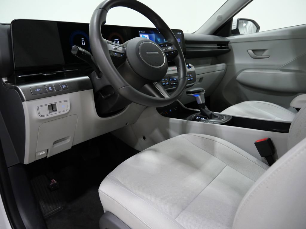 Used 2025 Hyundai Kona SEL image 20