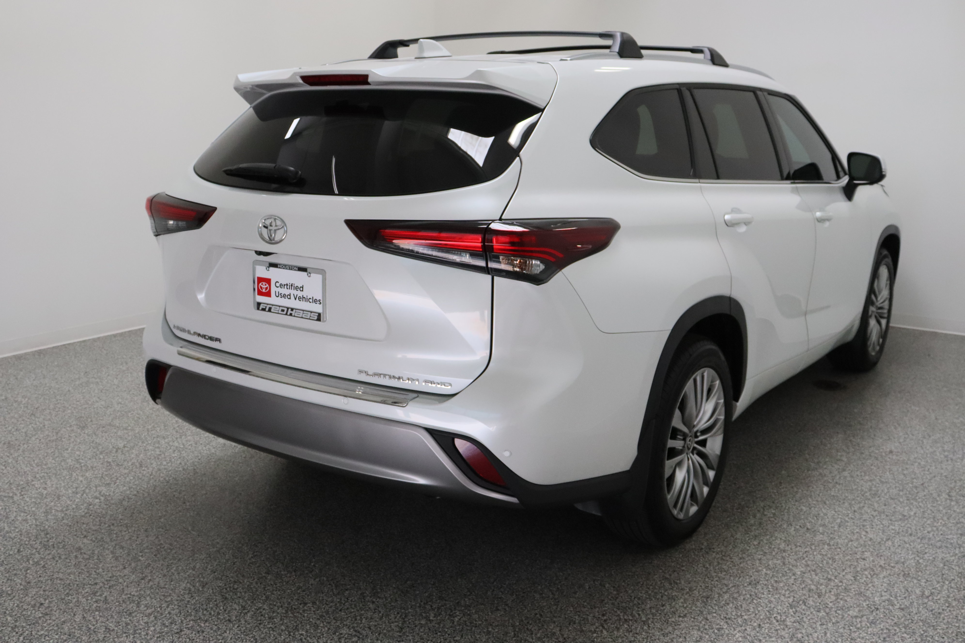 Certified 2026 Toyota Highlander Platinum AWD/4WD image 7