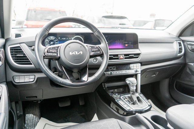 Used 2025 Kia Seltos EX image 12