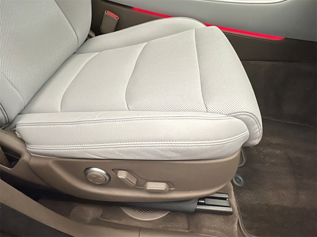 Certified 2026 Genesis GV70 2.5T Advanced image 17