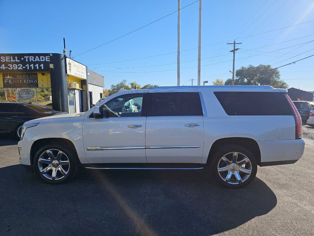 Used 2017 Cadillac Escalade ESV Luxury image 3