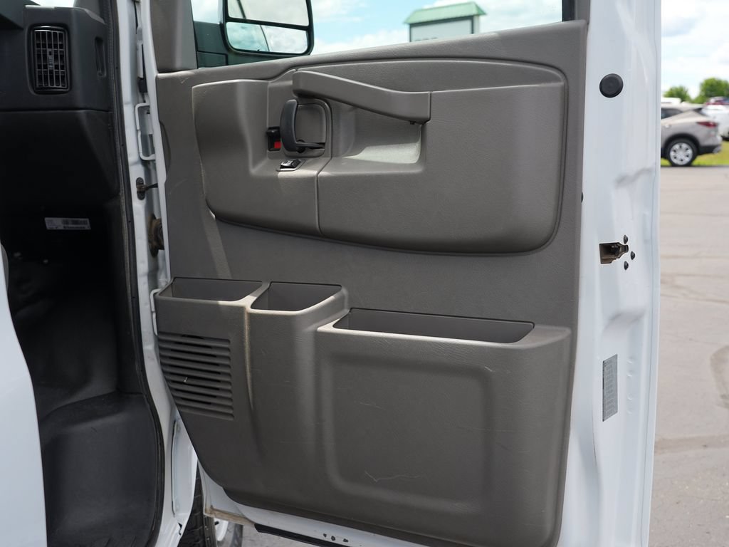 Used 2017 Chevrolet Express 2500 RWD image 25