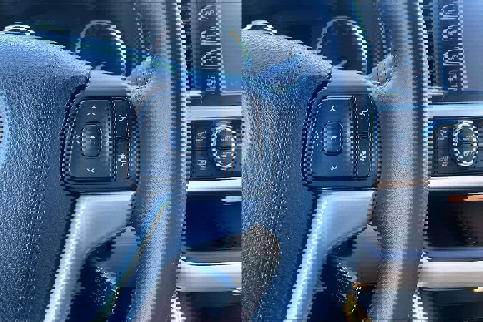 Used 2016 Toyota Highlander Limited image 25