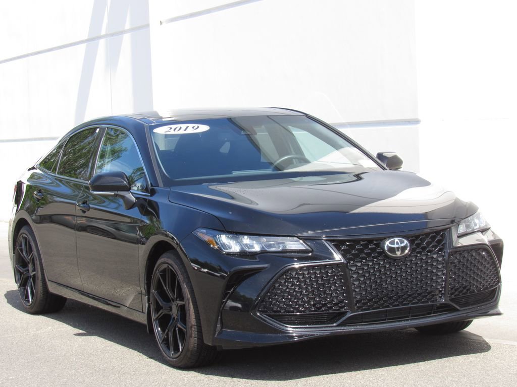 Used 2019 Toyota Avalon XSE FWD image 2
