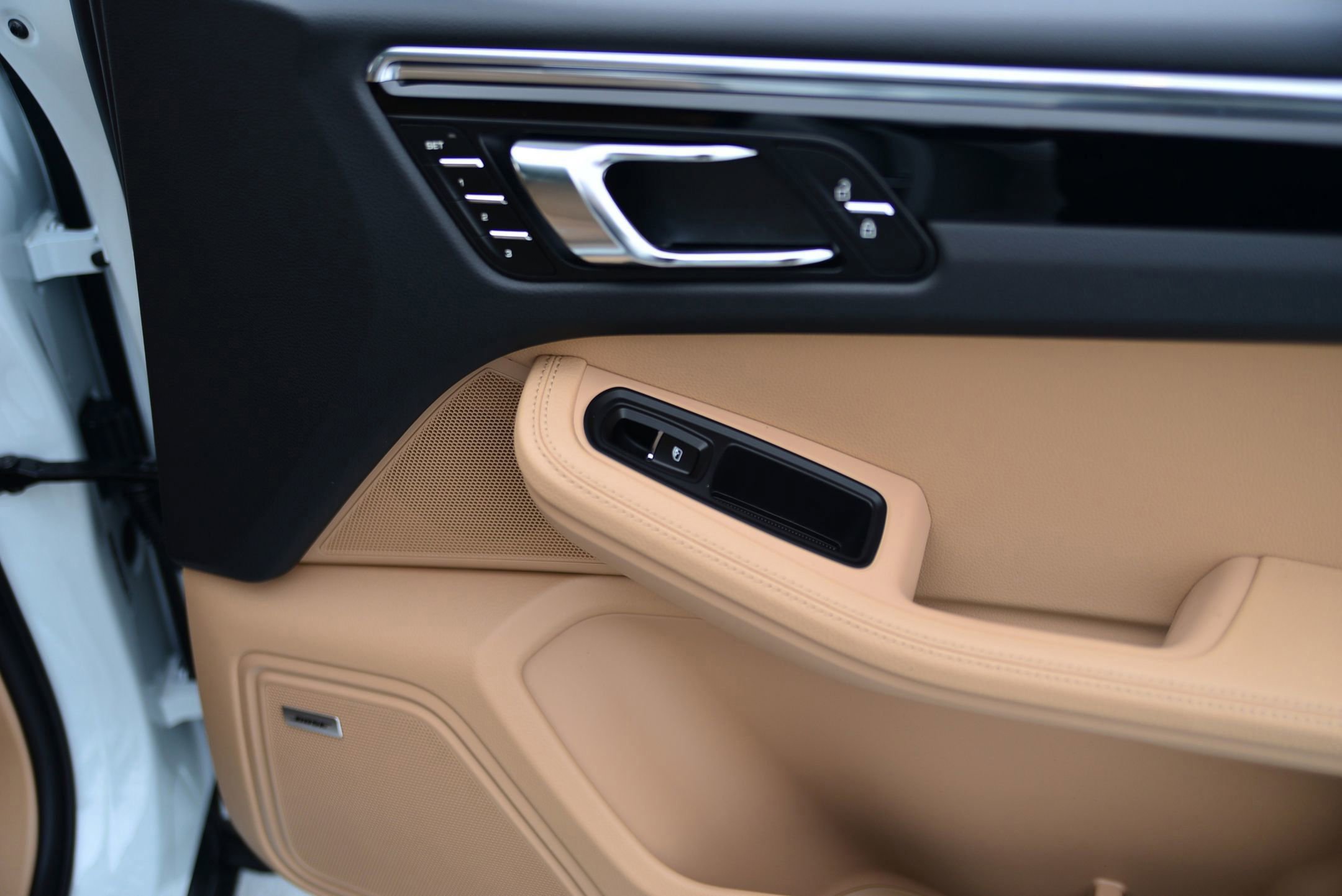 Used 2025 Porsche Macan image 12