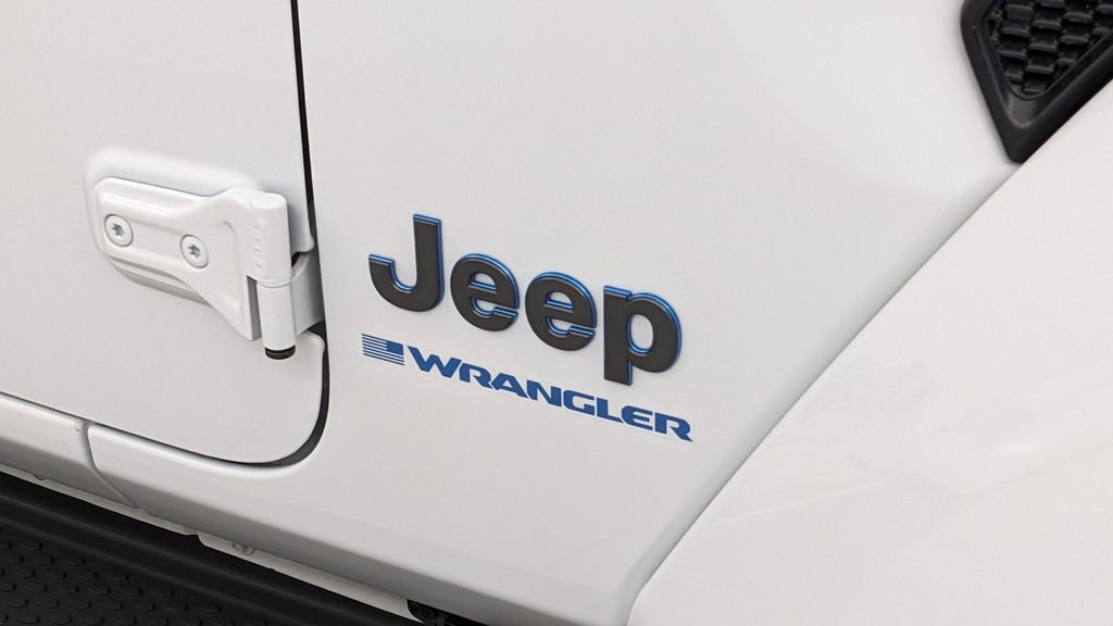 Used 2025 Jeep Wrangler Unlimited Sahara AWD/4WD image 38