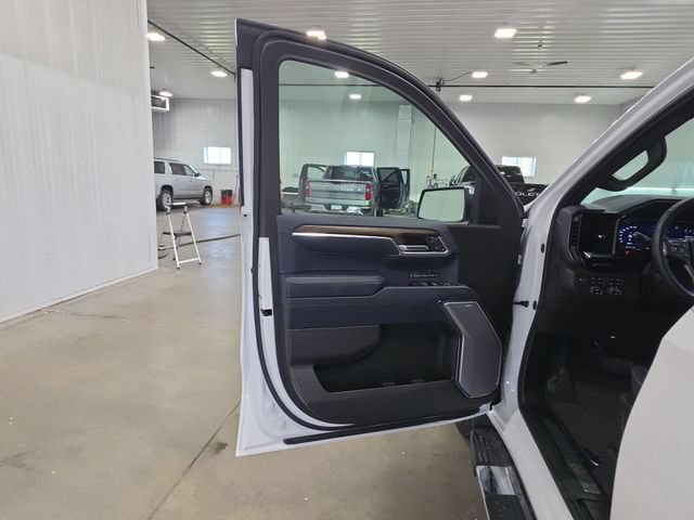 Used 2024 Chevrolet Silverado 1500 High Country w/ Technology Package AWD/4WD image 25
