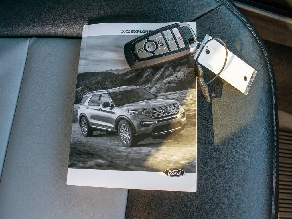 Used 2022 Ford Explorer XLT image 40