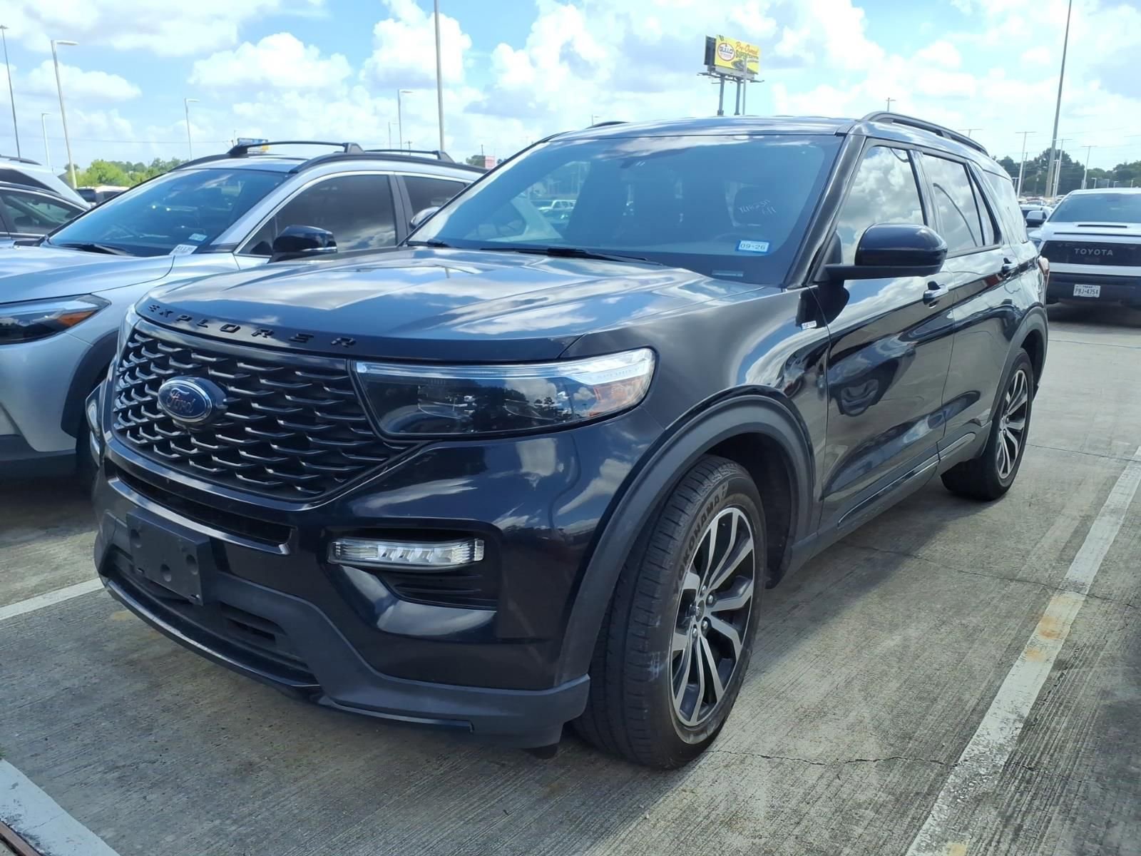 Used 2022 Ford Explorer ST-Line w/ Class IV Trailer Tow Package RWD image 4