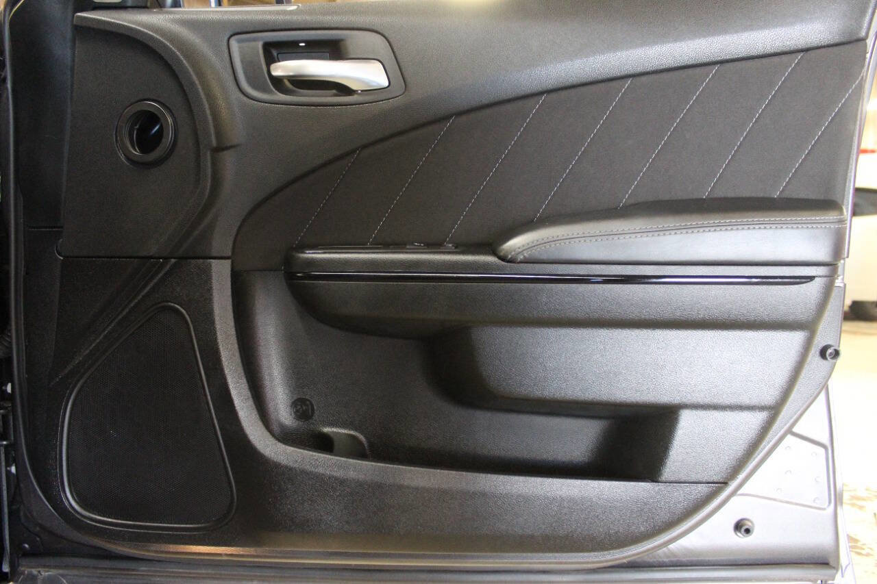 Used 2023 Dodge Charger SXT w/ Blacktop Package image 10