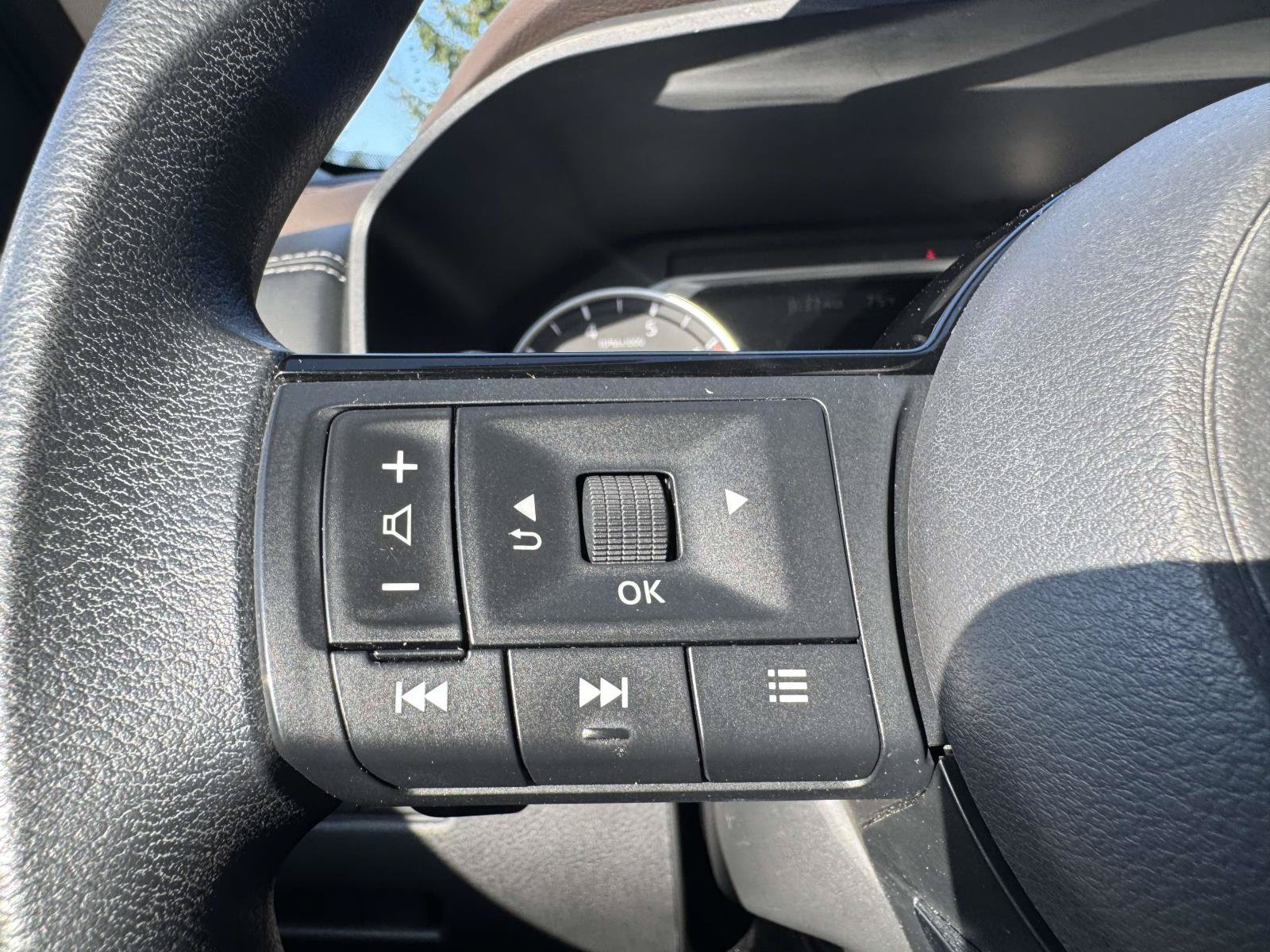 Used 2021 Nissan Rogue SV AWD/4WD image 30