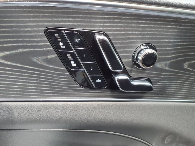 Used 2025 Cadillac Lyriq Luxury AWD/4WD image 26