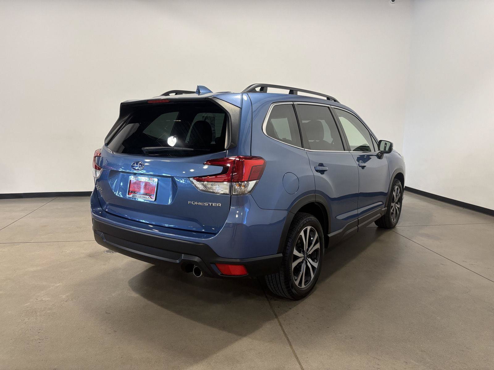 Used 2023 Subaru Forester Limited AWD/4WD image 3