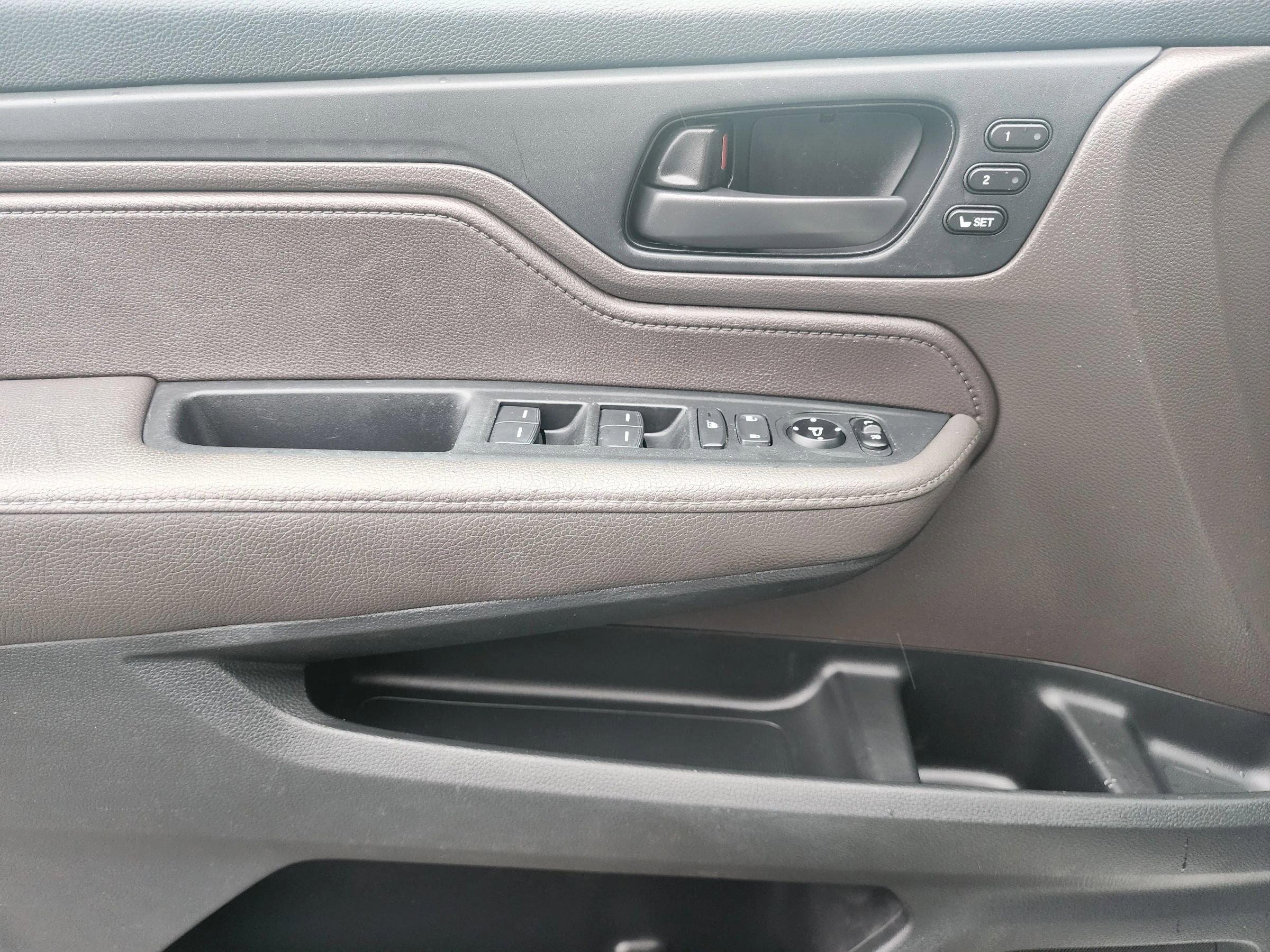 Used 2018 Honda Odyssey EX-L image 19