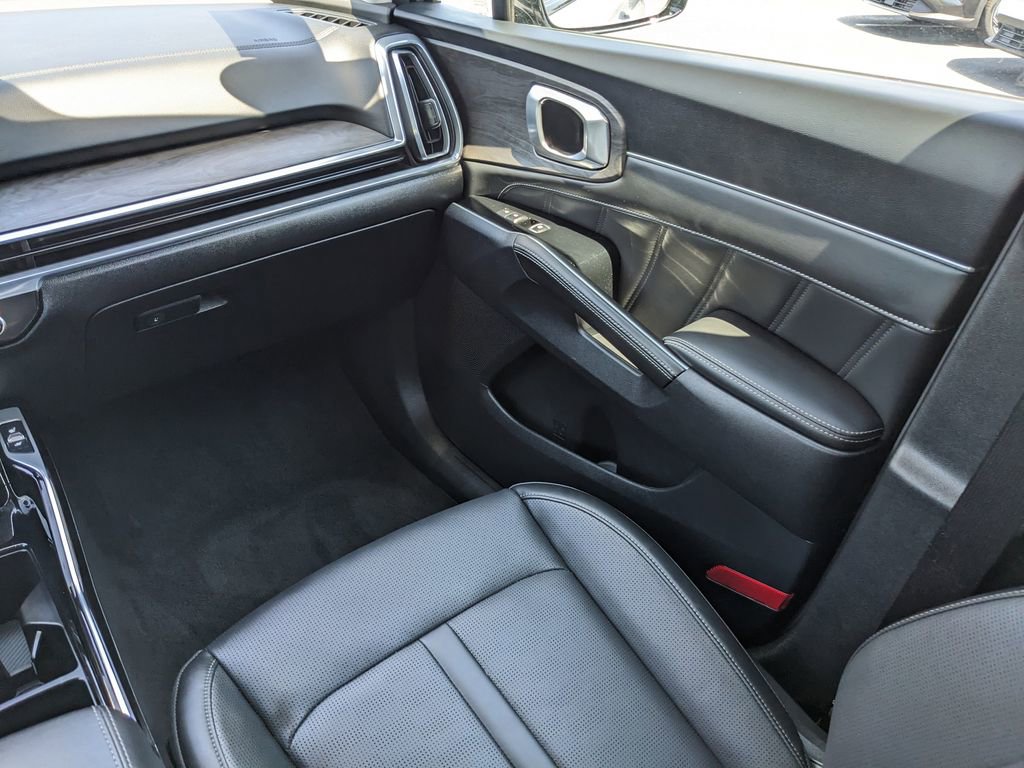 Certified 2025 Kia Sorento SX image 17