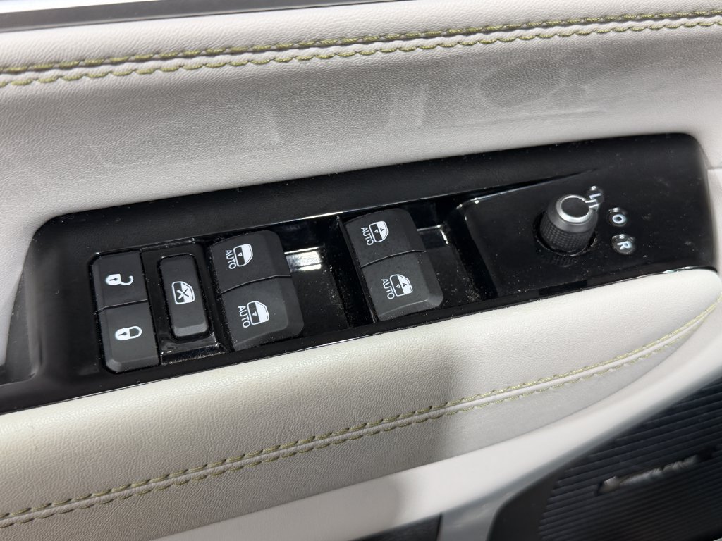 Used 2022 Jeep Wagoneer Series II w/ Rear Seat Video Group 1 AWD/4WD image 24